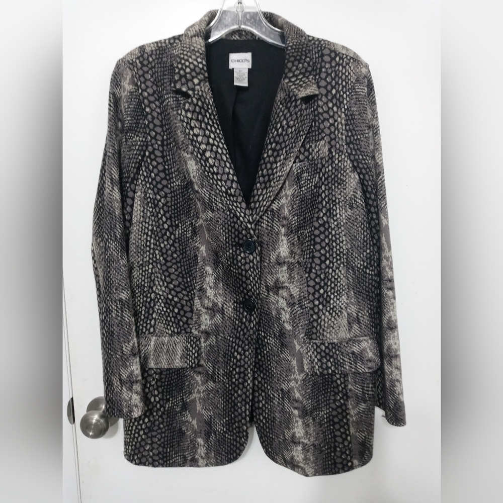 Chico's 1 lined 2 Button Reptile Skin Print Long sleeve Blazer w Pockets